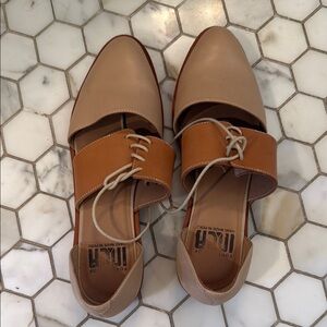 FORTRESS OF INCA Beige and Camel Leather Flats